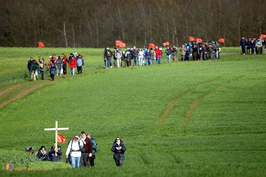 Nom de l'image : D1120098-01_(c)Norbert-JUNG — Description :  PËlerinage de Chartres 2004