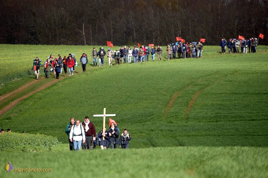 Nom de l'image : D1120101-01_(c)Norbert-JUNG — Description :  PËlerinage de Chartres 2004
