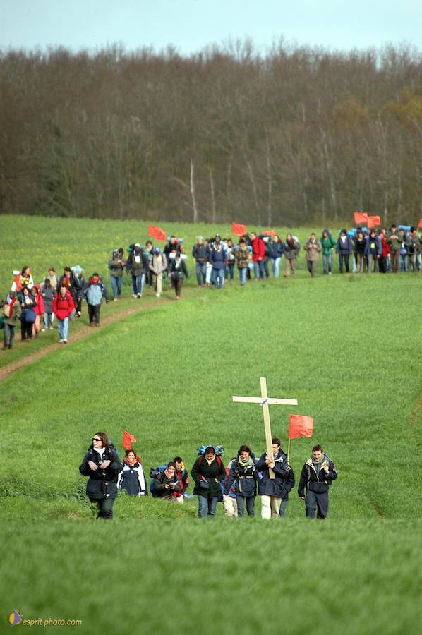 Nom de l'image : D1120105-01rt_(c)Norbert-JUNG — Description :  PËlerinage de Chartres 2004