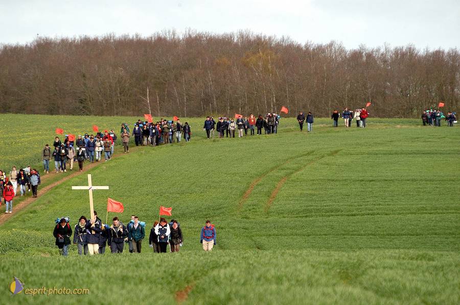 Nom de l'image : D1120109-01_(c)Norbert-JUNG — Description :  PËlerinage de Chartres 2004