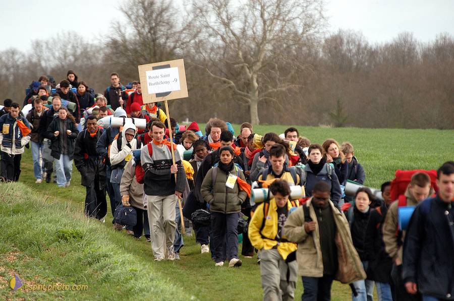 Nom de l'image : D1120163-01_(c)Norbert-JUNG — Description :  PËlerinage de Chartres 2004