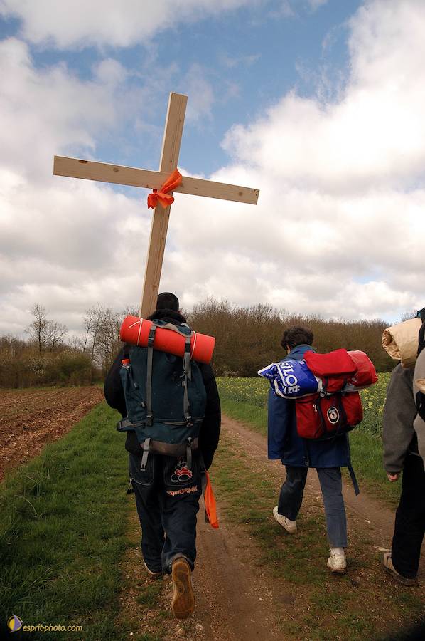 Nom de l'image : D1120189-01_(c)Norbert-JUNG — Description :  PËlerinage de Chartres 2004