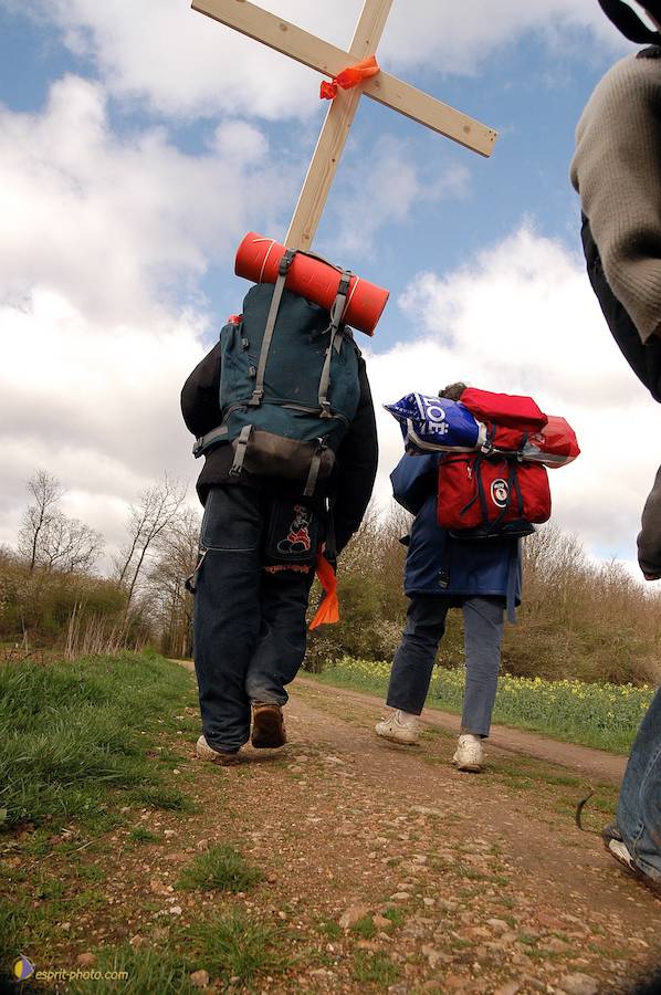 Nom de l'image : D1120190-01_(c)Norbert-JUNG — Description :  PËlerinage de Chartres 2004