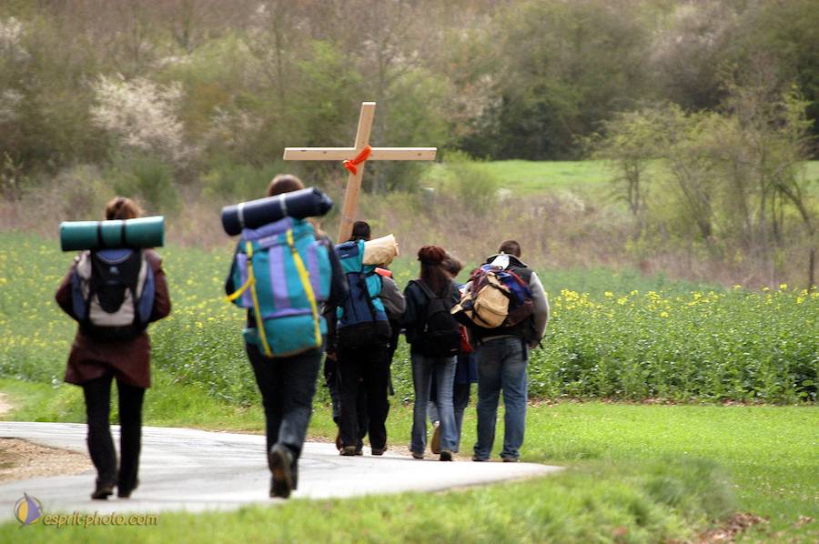 Nom de l'image : D1120204-01_(c)Norbert-JUNG — Description :  PËlerinage de Chartres 2004