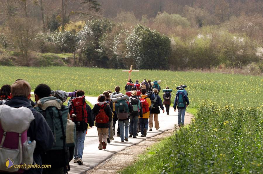 Nom de l'image : D1120211-01_(c)Norbert-JUNG — Description :  PËlerinage de Chartres 2004