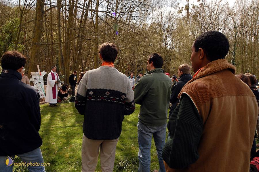 Nom de l'image : D1120350-01_(c)Norbert-JUNG — Description :  PËlerinage de Chartres 2004