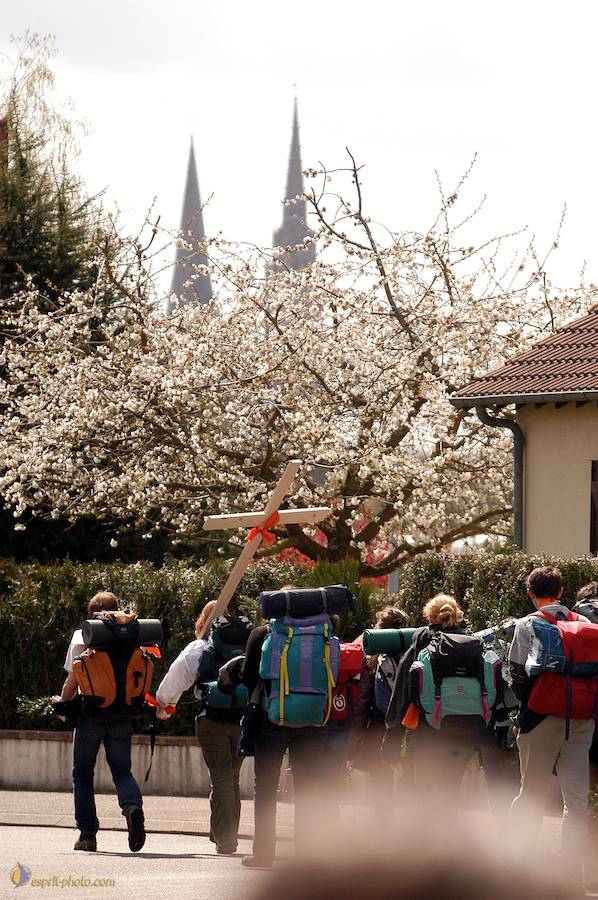 Nom de l'image : D1120417-01_(c)Norbert-JUNG — Description :  PËlerinage de Chartres 2004