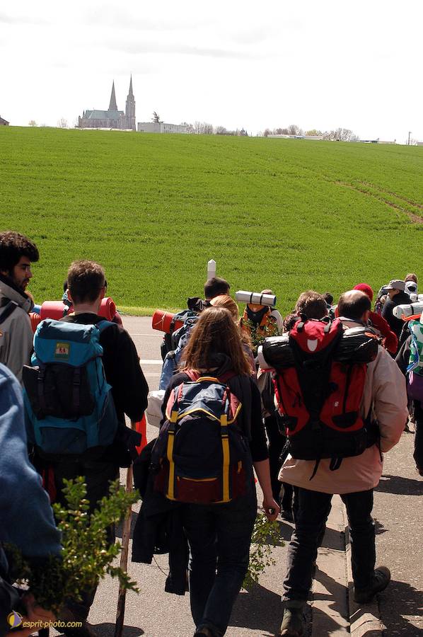 Nom de l'image : D1120424-01_(c)Norbert-JUNG — Description :  PËlerinage de Chartres 2004