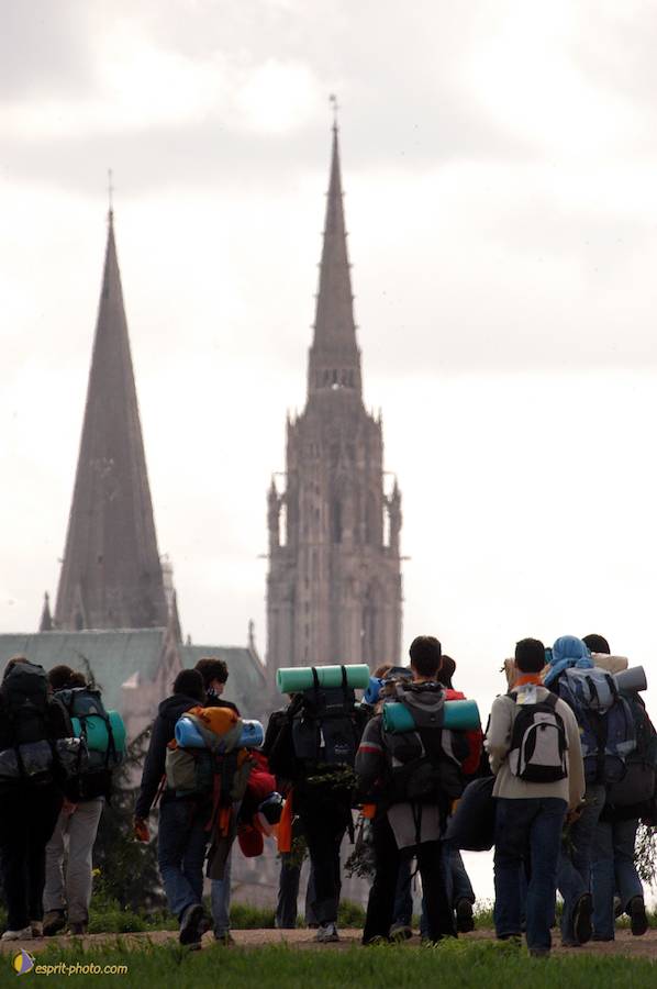 Nom de l'image : D1120435-01_(c)Norbert-JUNG — Description :  PËlerinage de Chartres 2004