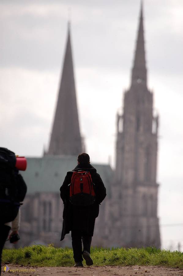 Nom de l'image : D1120446-01_(c)Norbert-JUNG — Description :  PËlerinage de Chartres 2004