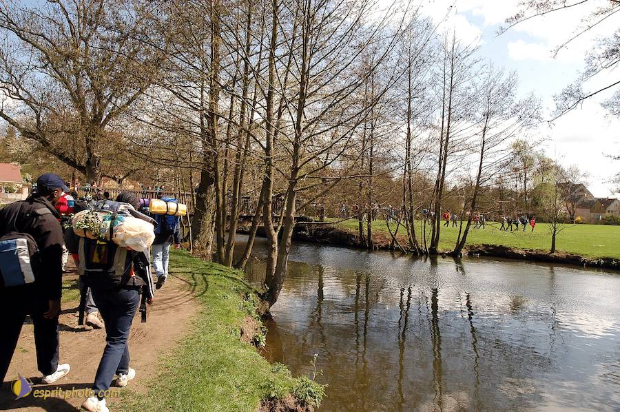 Nom de l'image : D1120507-01_(c)Norbert-JUNG — Description :  PËlerinage de Chartres 2004