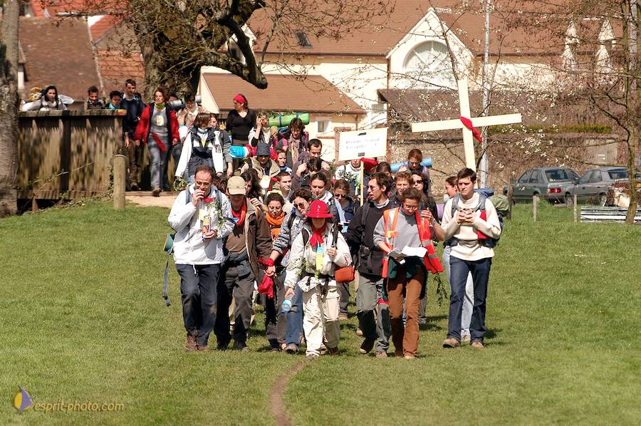 Nom de l'image : D1120526-01_(c)Norbert-JUNG — Description :  PËlerinage de Chartres 2004