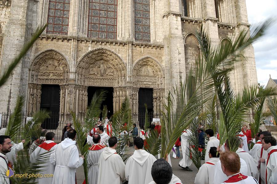 Nom de l'image : D1121051-01_(c)Norbert-JUNG — Description :  PËlerinage de Chartres 2004