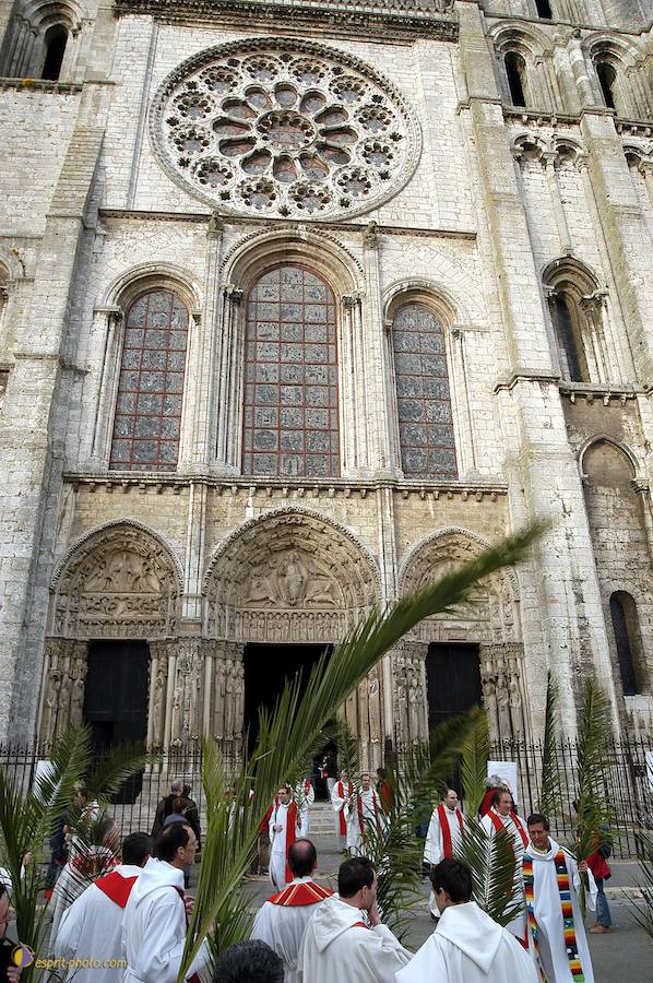 Nom de l'image : D1121053-01_(c)Norbert-JUNG — Description :  PËlerinage de Chartres 2004