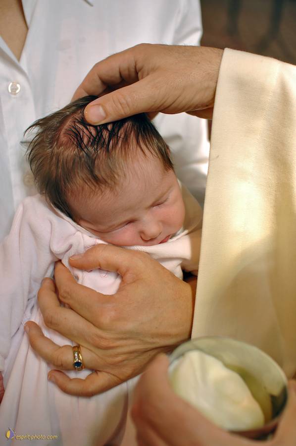 Nom de l'image : D2226327_1_(c)Norbert-JUNG — Description :  Baptême de bébé