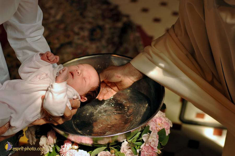 Nom de l'image : D2226430_1_(c)Norbert-JUNG — Description :  BaptÍme de bÈbÈ