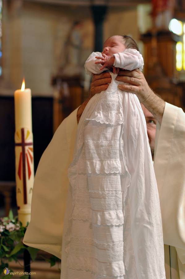 Nom de l'image : D2226818_1_(c)Norbert-JUNG — Description :  BaptÍme de bÈbÈ