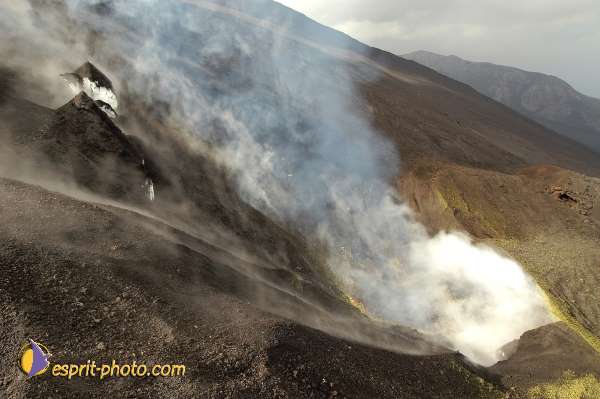 Nom de l'image : EP08-0388 — Description :  Etna - Eruption du volcan sur l'Etna en Sicile le 15/09/2005