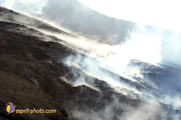 Nom de l'image : EP08-0389 — Description :  Etna - Eruption du volcan sur l'Etna en Sicile le 15/09/2005
