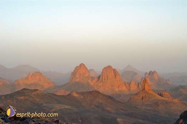 Nom de l'image : Fond_D_Ecran_D1235983-1 — Description :  Sur les pas de Charles de Foucault - Tamanrasset-Assekrem