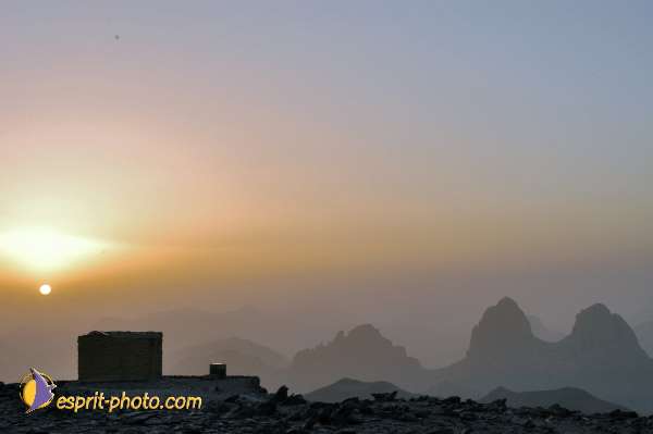 Nom de l'image : Fond_D_Ecran_D1236106-1 — Description :  Sur les pas de Charles de Foucault - Tamanrasset-Assekrem