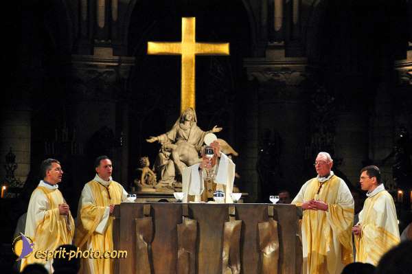 Nom de l'image : D1204217-1 — Description :  Lancement de JMJ 2005 de Cologne à ND de Paris