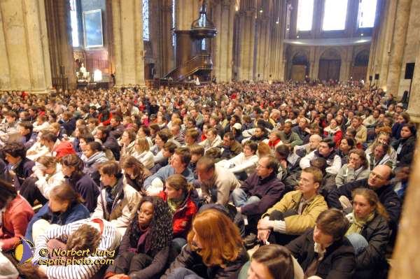 Nom de l'image : D1023318-01b — Description :  Pèlerinage des étudiants à Notre Dame de Chartres - 22+23 mars 2