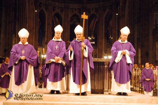Nom de l'image : D1023440-01b — Description :  Pèlerinage des étudiants à Notre Dame de Chartres - 22+23 mars 2