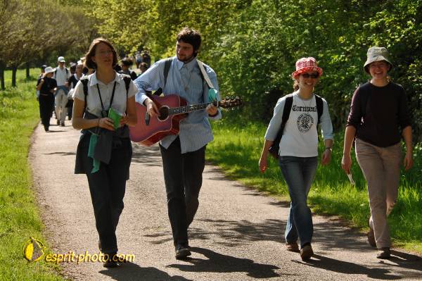 Nom de l'image : E2068439_1 — Description :  Routes de Vezelay 2008
