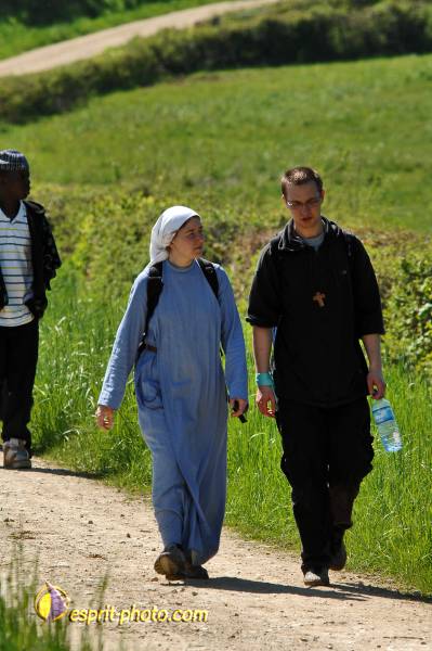 Nom de l'image : E2068507_1 — Description :  Routes de Vezelay 2008