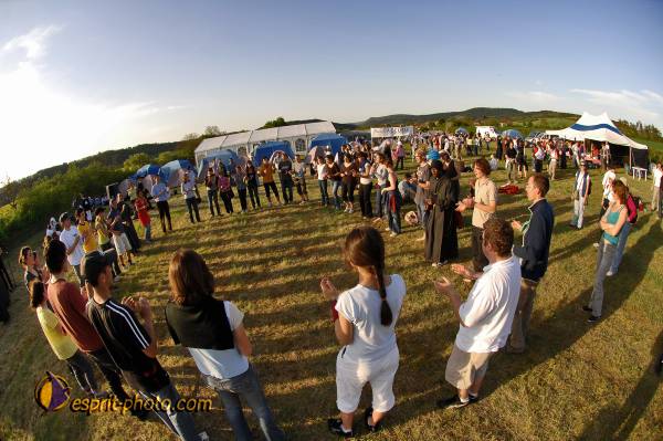 Nom de l'image : E2068856_1 — Description :  Routes de Vezelay 2008