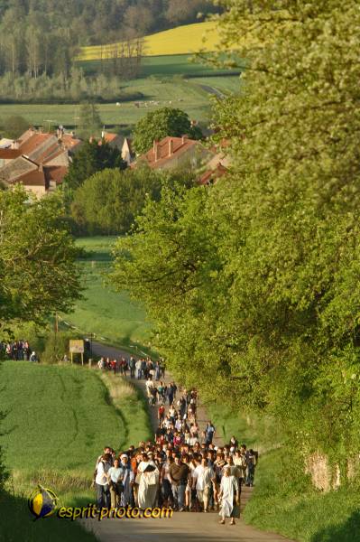 Nom de l'image : E2068903_1 — Description :  Routes de Vezelay 2008