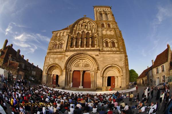 Nom de l'image : E2068958_1 — Description :  Routes de Vezelay 2008