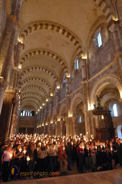 Nom de l'image : E2068979_1 — Description :  Routes de Vezelay 2008