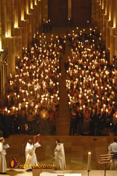 Nom de l'image : E2069069_1 — Description :  Routes de Vezelay 2008