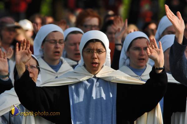 Nom de l'image : E2069242_1 — Description :  Routes de Vezelay 2008