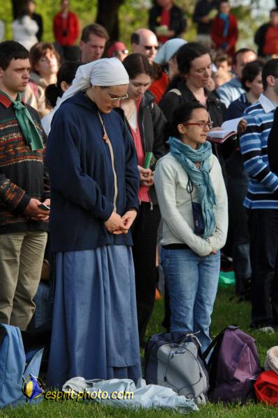Nom de l'image : E2069253_1 — Description :  Routes de Vezelay 2008