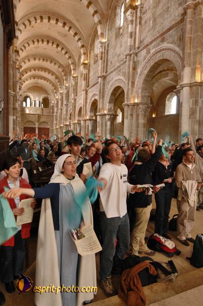 Nom de l'image : E2069734_1 — Description :  Routes de Vezelay 2008