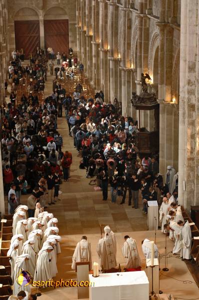 Nom de l'image : E2069983_1 — Description :  Routes de Vezelay 2008