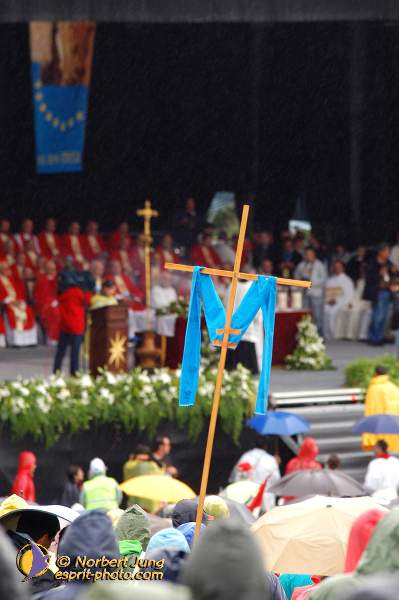 Nom de l'image : D1158295-01 — Description :  Pèlerinage année jubilaire 2004 à St Jacques de Compostelle