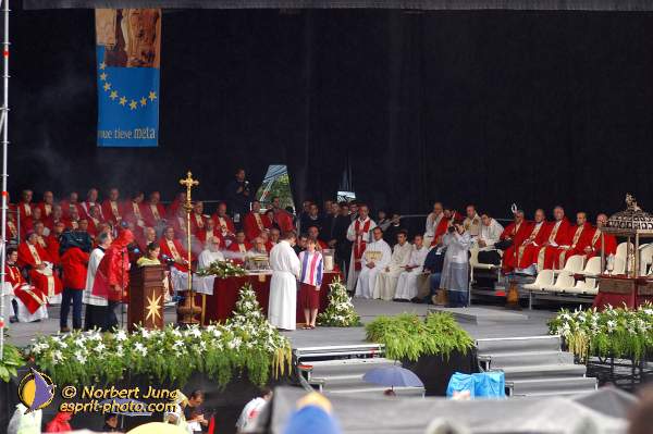 Nom de l'image : D1158304-01 — Description :  Pèlerinage année jubilaire 2004 à St Jacques de Compostelle