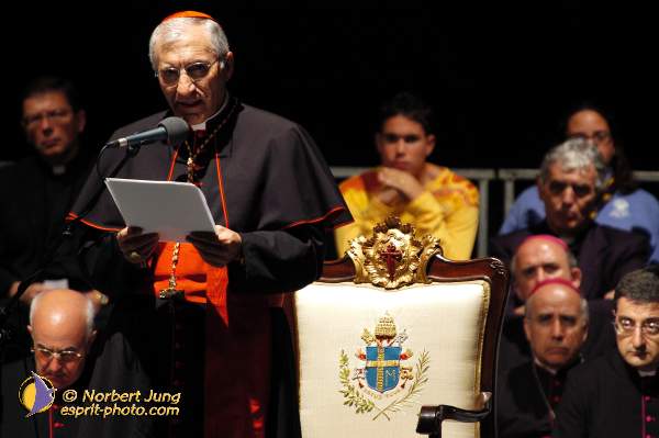 Nom de l'image : D1157898-01 — Description :  Pèlerinage année jubilaire 2004 à St Jacques de Compostelle