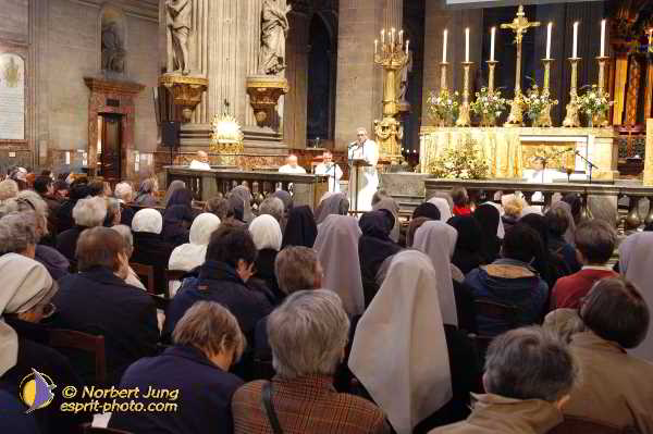 Nom de l'image : D1187784-1 — Description :  Paris - Toussaint 2004