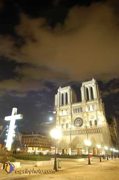 Nom de l'image : D1189471-1 — Description :  Paris - Toussaint 2004