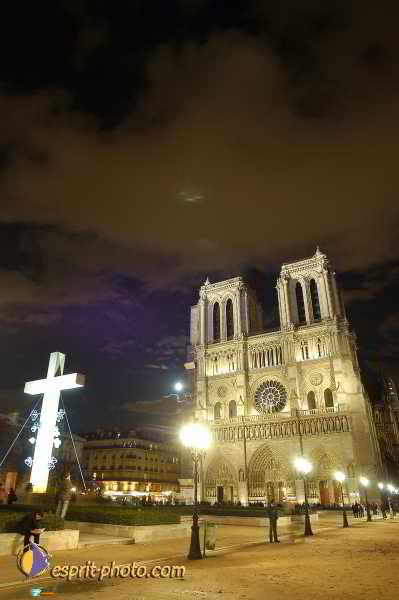 Nom de l'image : D1189473-1 — Description :  Paris - Toussaint 2004