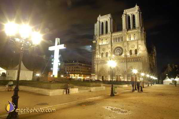 Nom de l'image : D1189489-1 — Description :  Paris - Toussaint 2004