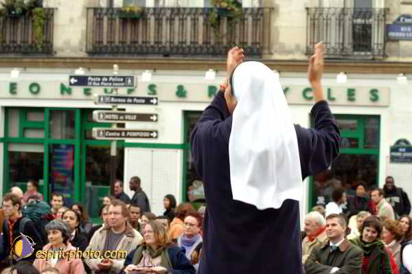 Nom de l'image : D1190018-1 — Description :  Paris - Toussaint 2004