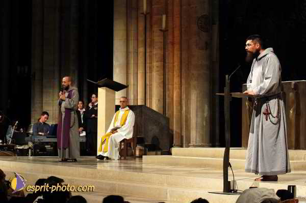 Nom de l'image : D1189564-1 — Description :  Paris - Toussaint 2004