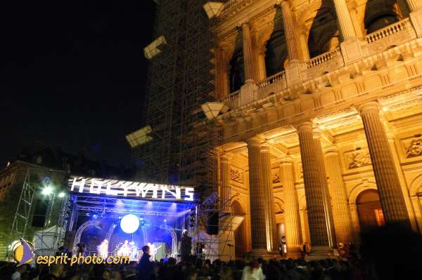 Nom de l'image : E00015548-1 — Description :  Toussaint 2004 - 28 oct - Conférence à ND de Paris et photos devant la croix