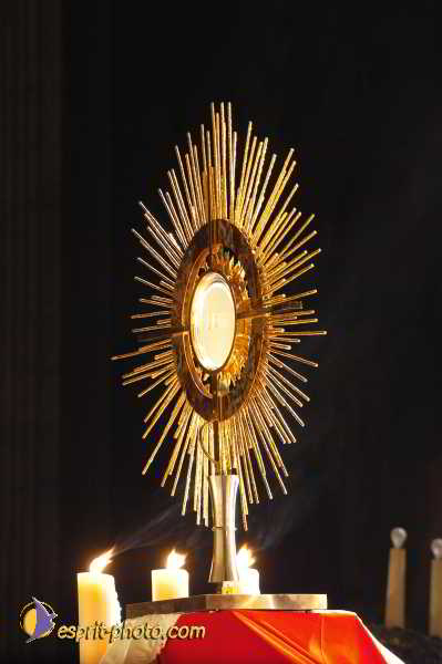 Nom de l'image : D1191632-1 — Description :  Paris - Toussaint 2004